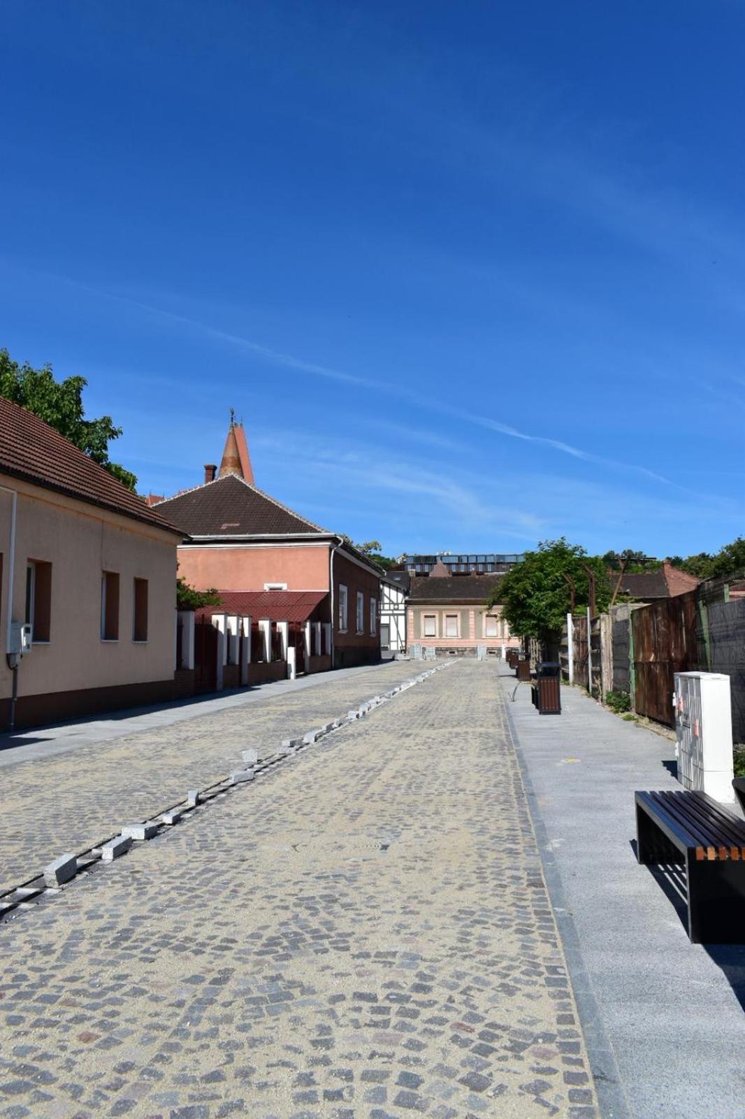 Transilvania Rent Hunedoara Esterno foto